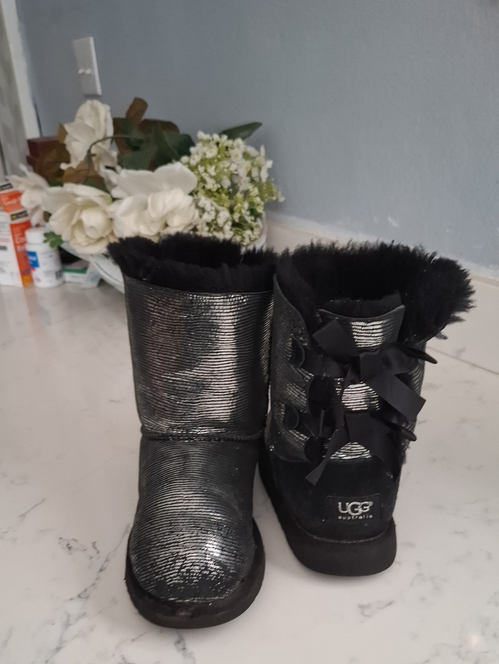 UGG Kids Metallic Black Sheepskin Ribbon-Back Boots